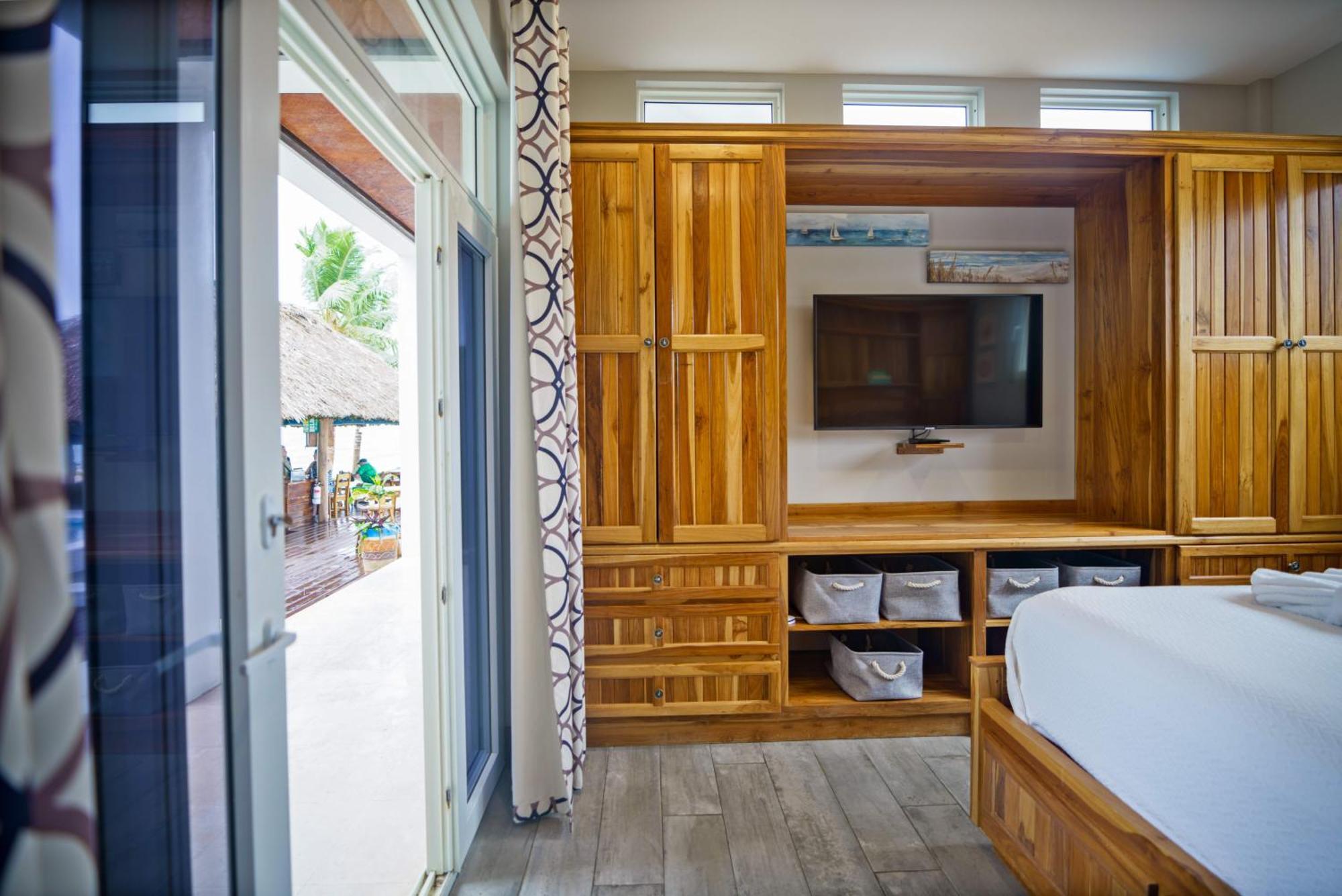 Ocean Breeze Hotel Placencia Екстериор снимка
